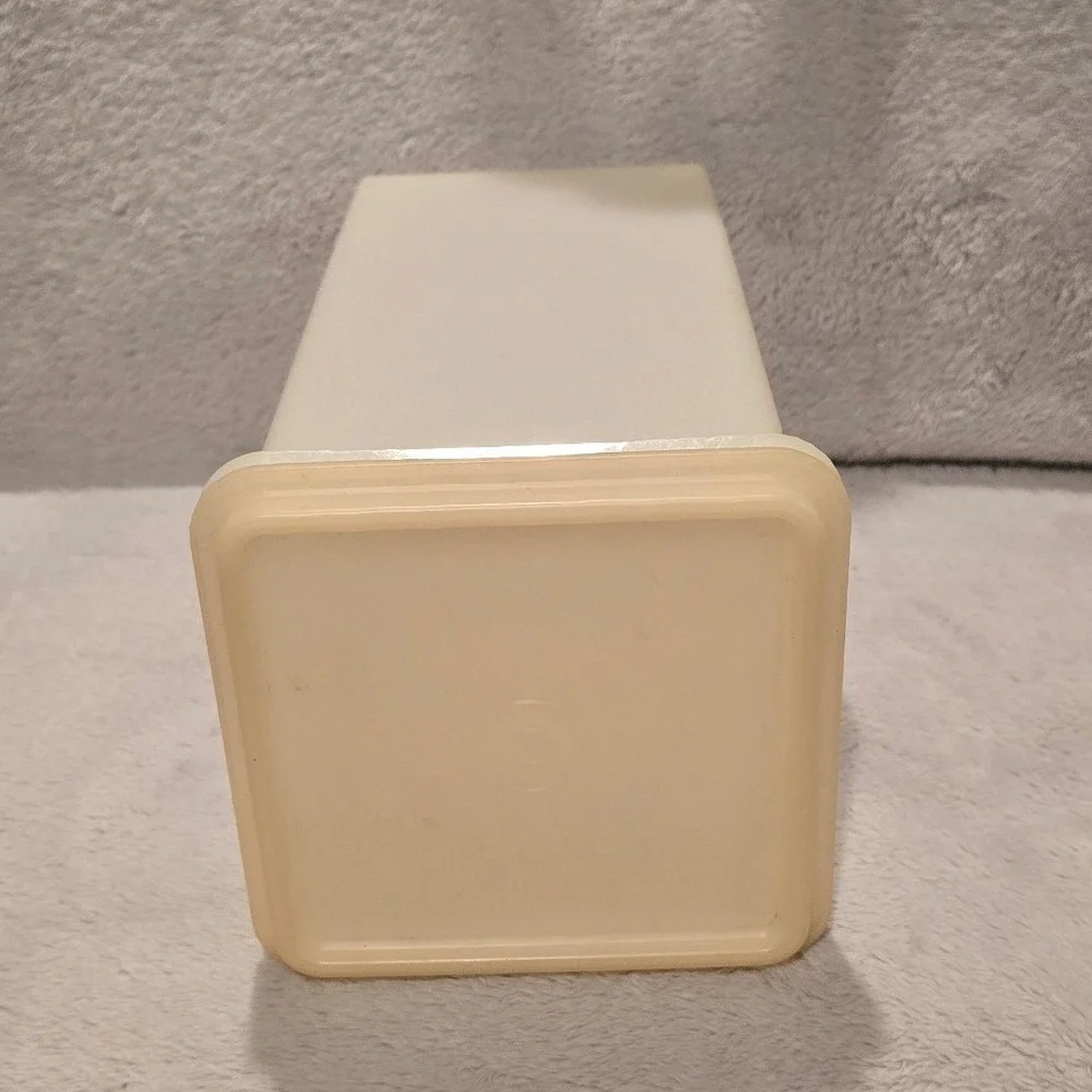 Vintage Tupperware Saltine Cracker Keeper Almond Cream 1314-2 USA 10